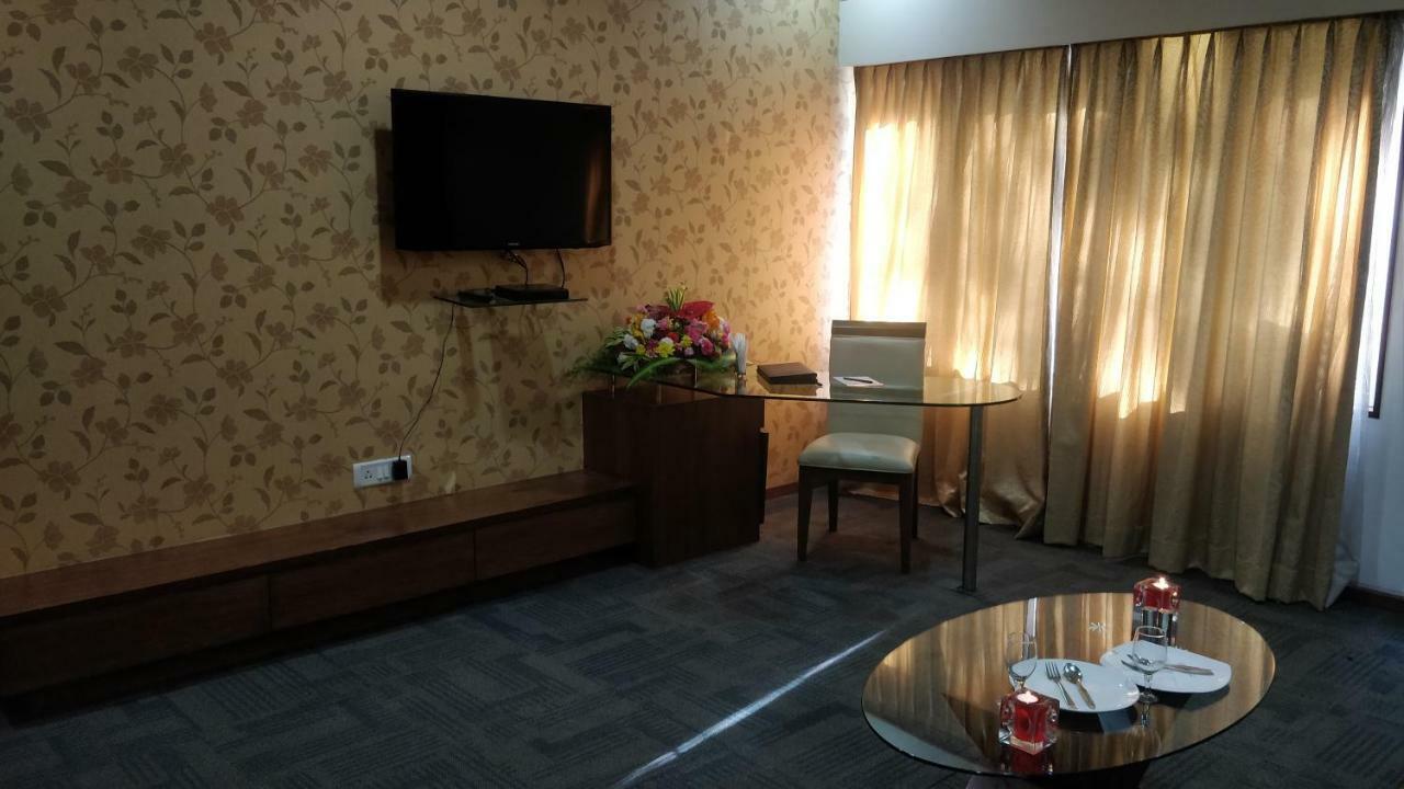 Hotel Ambient Turret Бангалор Экстерьер фото